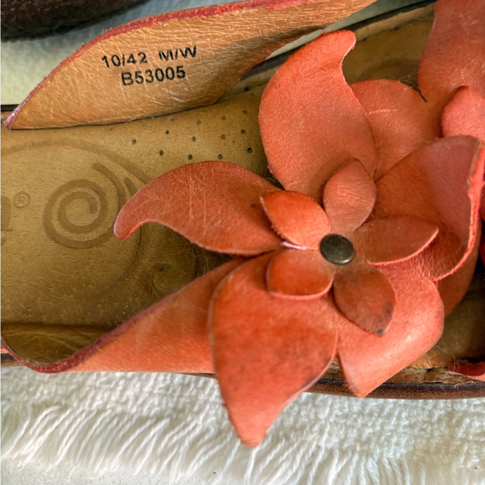 BORN Women’s Sandals - Picture 4 of 4